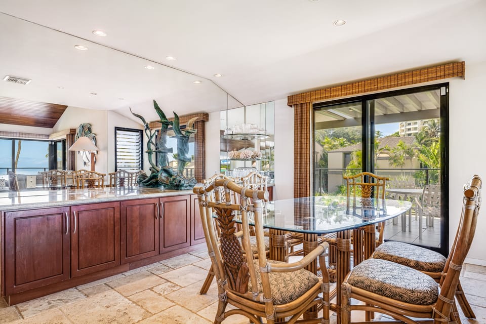 Condo, 2 Bedrooms | Dining