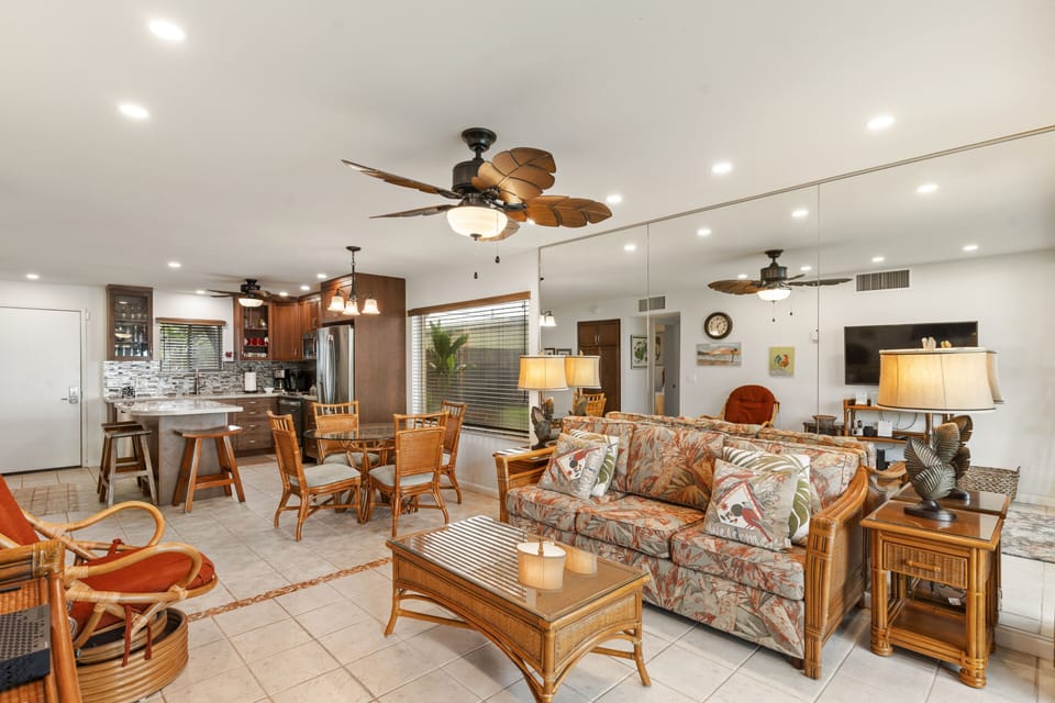 Condo, 2 Bedrooms | Living area