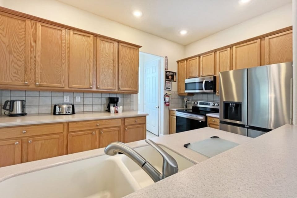 House, 3 Bedrooms | Private kitchen | Coffee/tea maker, oven