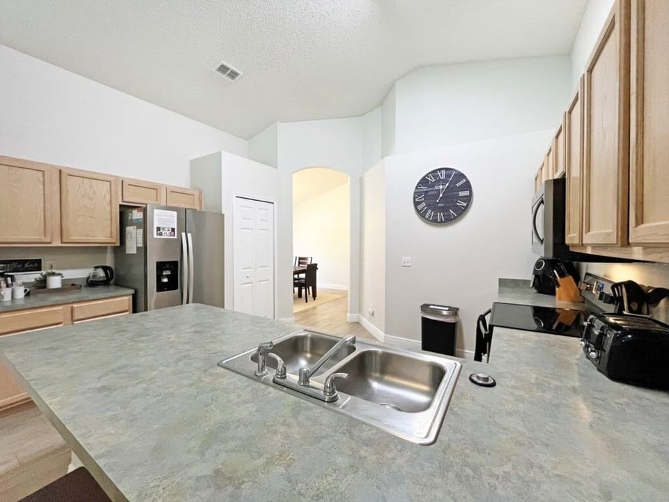 House, 5 Bedrooms | Private kitchen