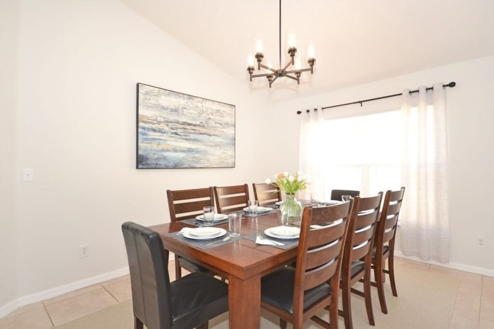 House, 5 Bedrooms | Dining