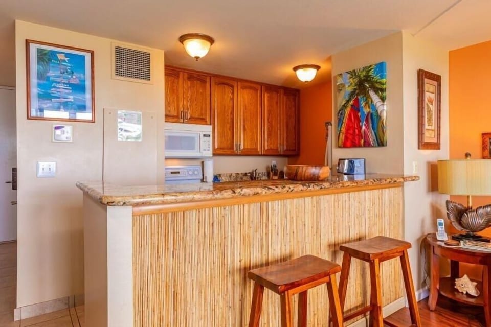Condo, 1 Bedroom | Private kitchen | Fridge, oven, coffee/tea maker, toaster