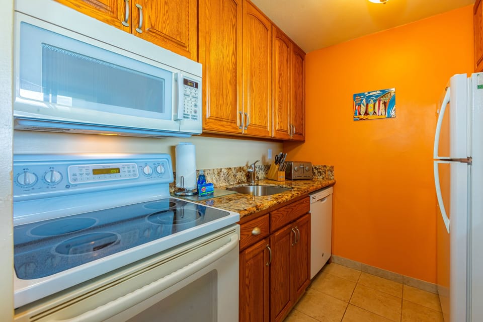 Condo, 1 Bedroom | Private kitchen | Coffee/tea maker, fridge, oven, toaster