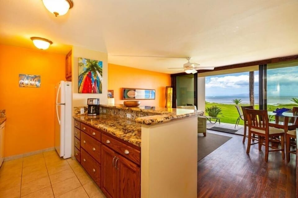 Condo, 1 Bedroom | Private kitchen | Fridge, oven, coffee/tea maker, toaster