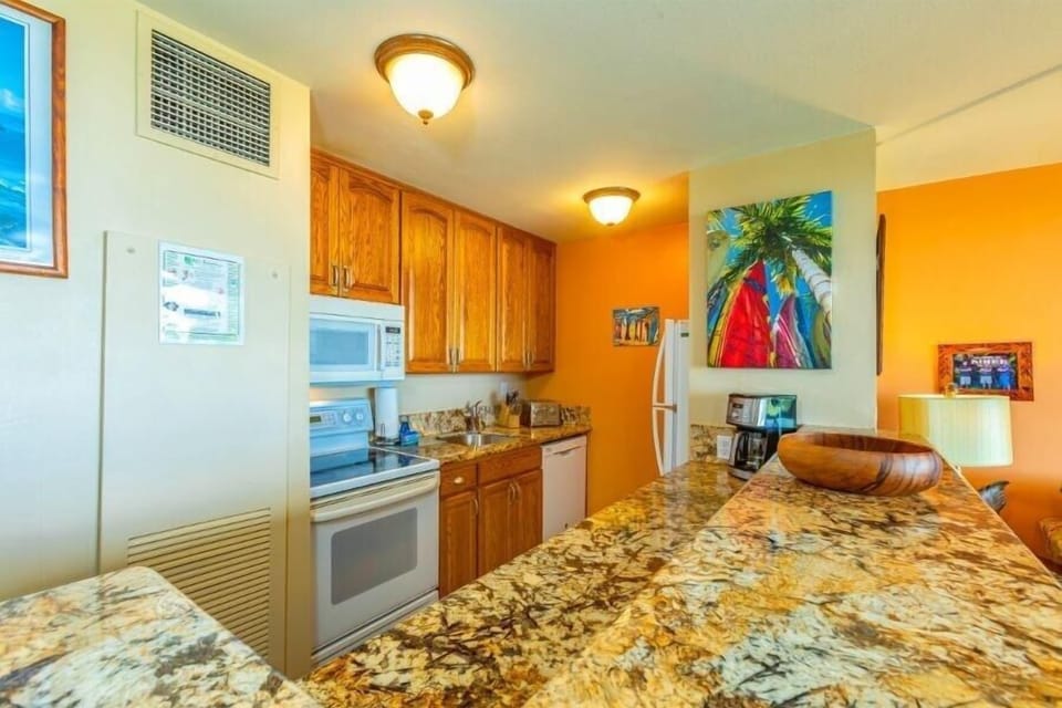 Condo, 1 Bedroom | Private kitchen | Fridge, oven, coffee/tea maker, toaster