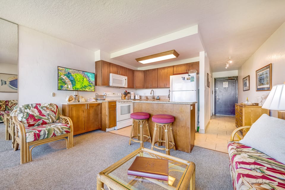 Condo, 1 Bedroom | Living area