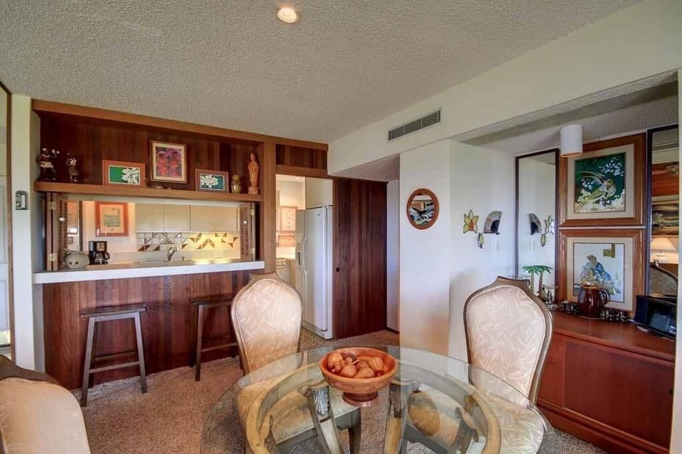 Condo, 2 Bedrooms | Dining