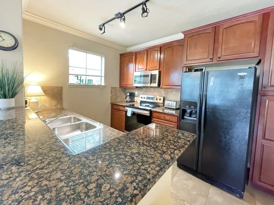 Condo, 3 Bedrooms | Private kitchen