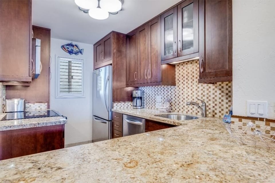 Condo, 3 Bedrooms | Private kitchen | Coffee/tea maker, fridge, oven, toaster