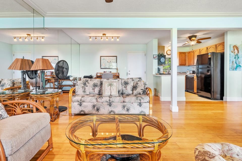 Condo, 1 Bedroom | Living area