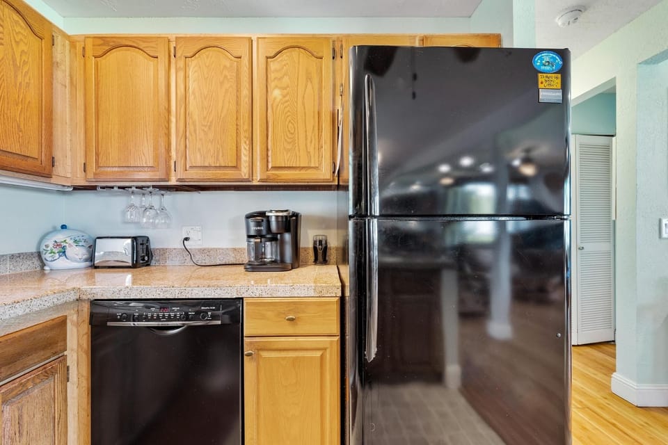 Condo, 1 Bedroom | Private kitchen | Fridge, oven, coffee/tea maker, toaster