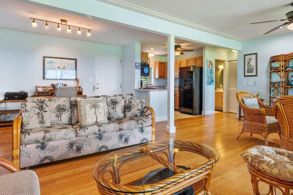 Condo, 1 Bedroom | Living area