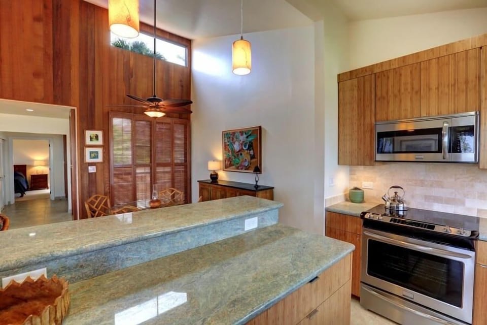 Condo, 1 Bedroom | Private kitchen | Fridge, oven, coffee/tea maker