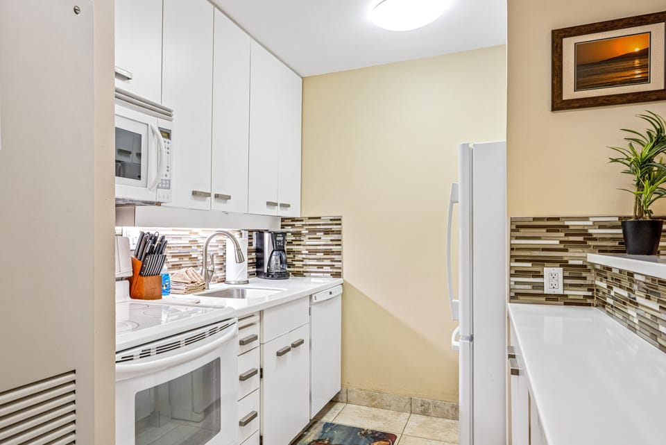 Condo, 1 Bedroom | Private kitchen | Coffee/tea maker, fridge, oven, toaster