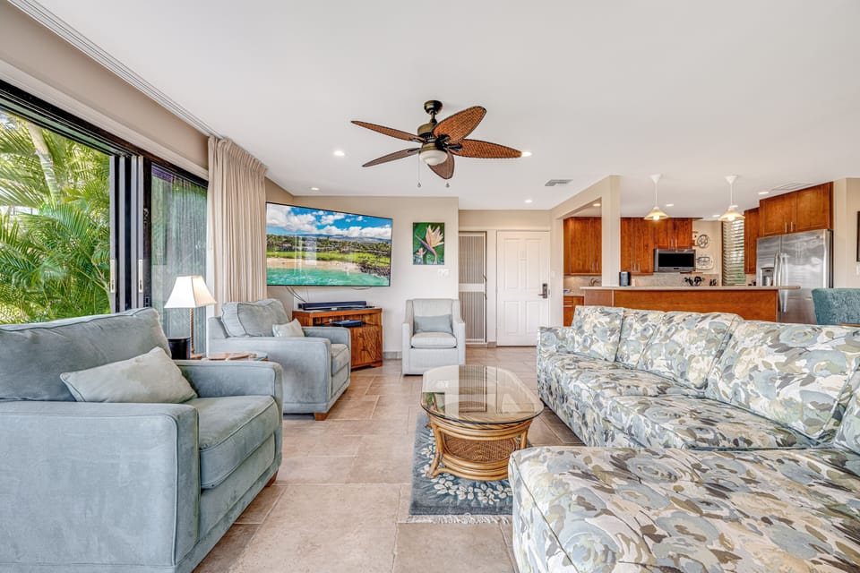 Condo, 2 Bedrooms | Living area
