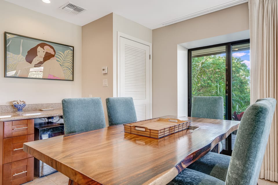 Condo, 2 Bedrooms | Dining