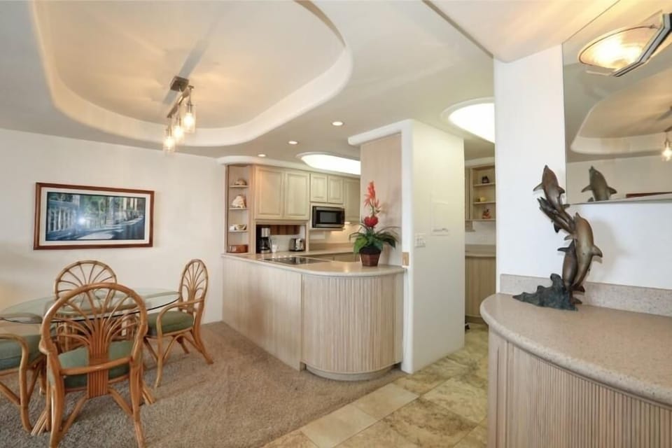 Condo, 2 Bedrooms | Dining