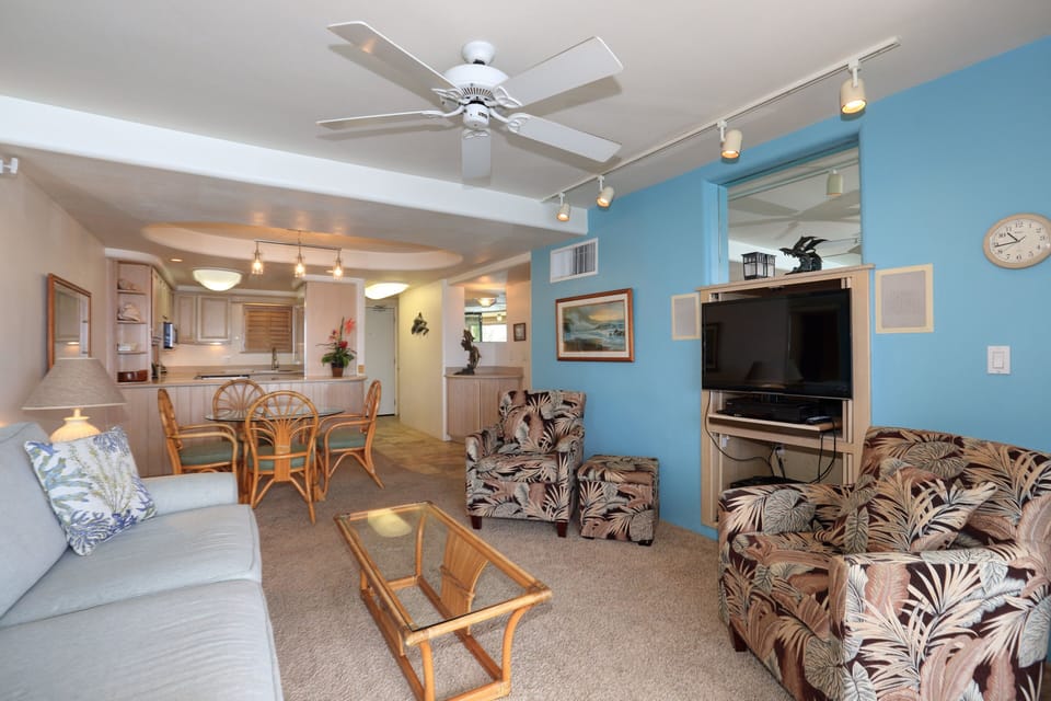 Condo, 2 Bedrooms | Living area