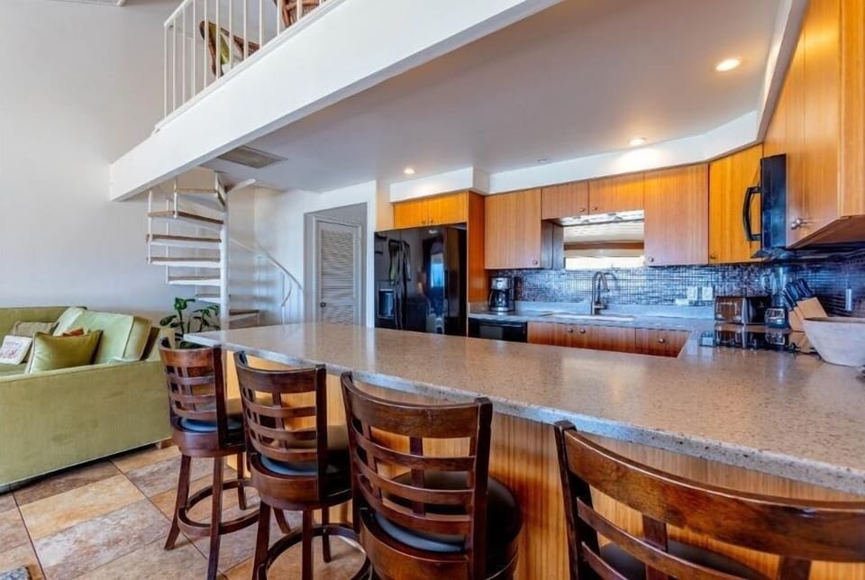 Condo, 2 Bedrooms | Private kitchen | Fridge, oven, coffee/tea maker, toaster