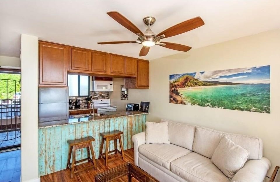 Condo, 1 Bedroom | Living area