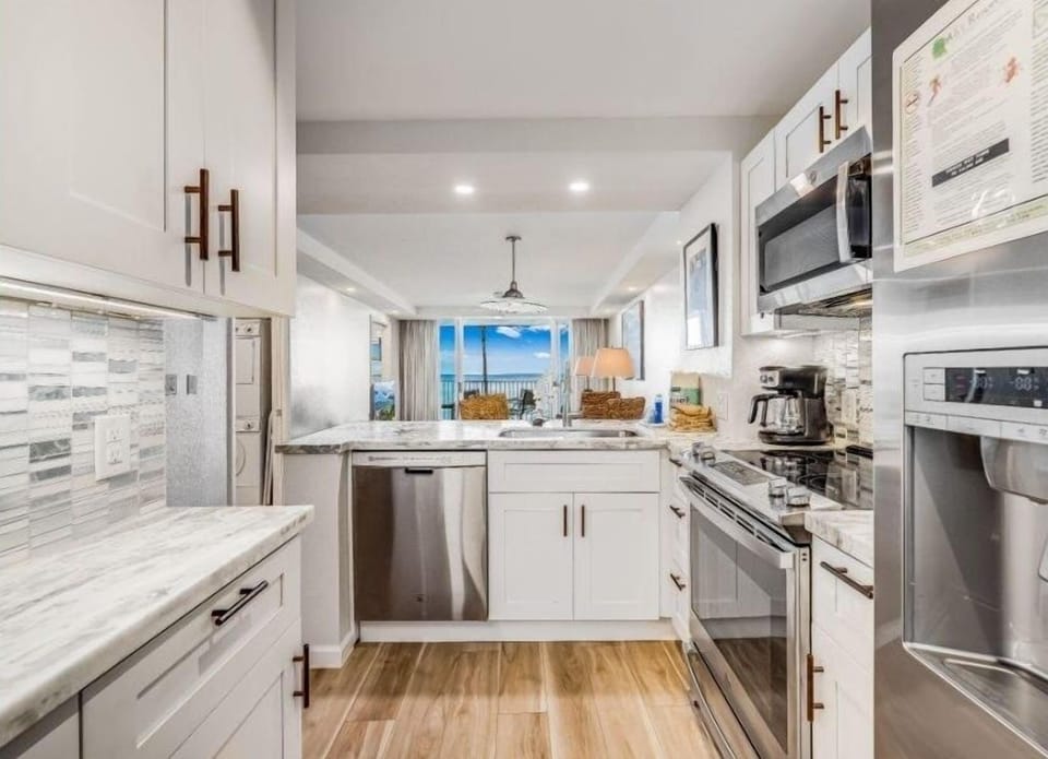 Condo, 2 Bedrooms | Private kitchen | Fridge, oven, coffee/tea maker