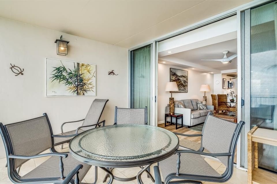 Condo, 2 Bedrooms | Dining