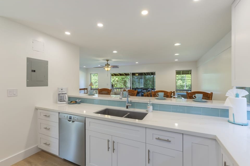 Condo, 3 Bedrooms | Private kitchen | Fridge, oven, dishwasher, coffee/tea maker