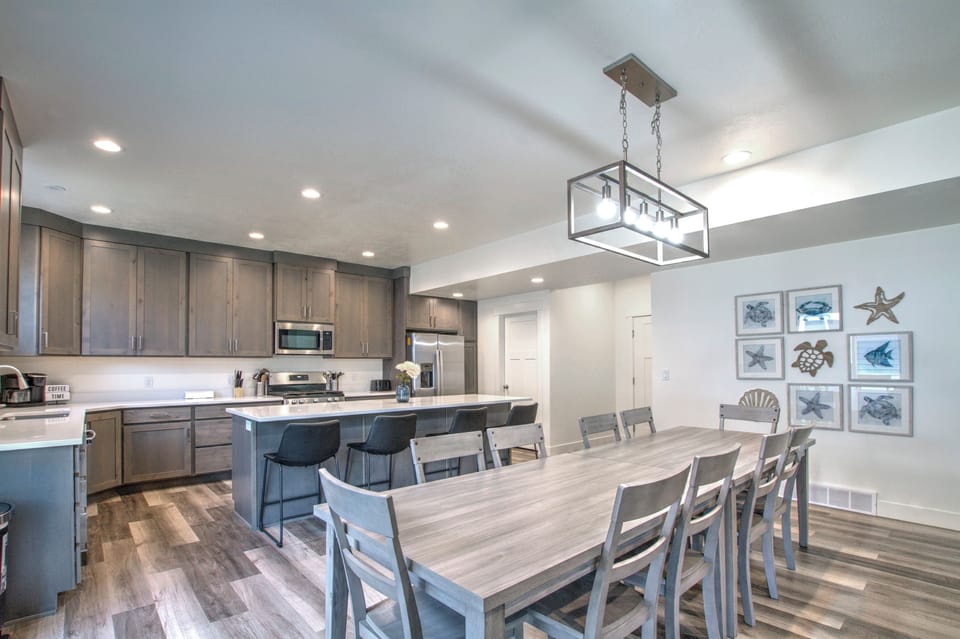 Dining Room & Kitchen