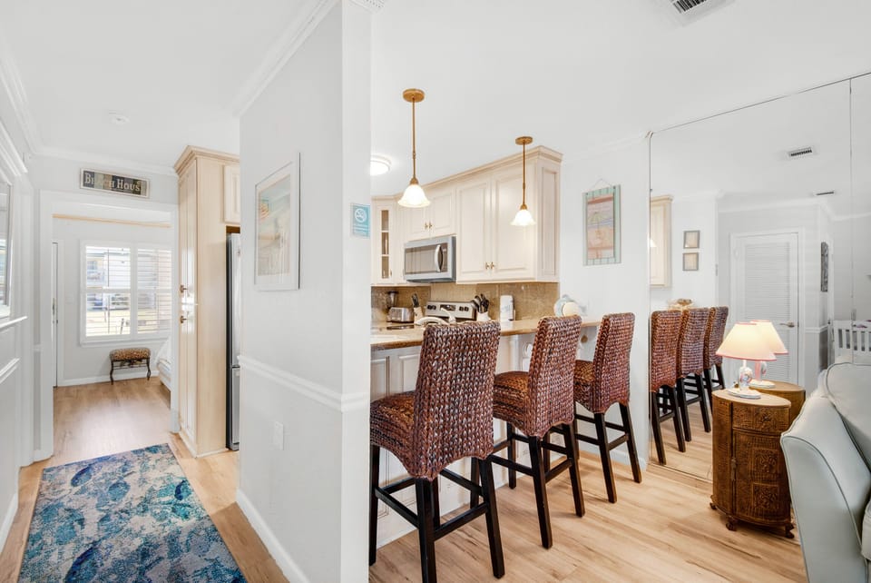 Eat-in bar seating