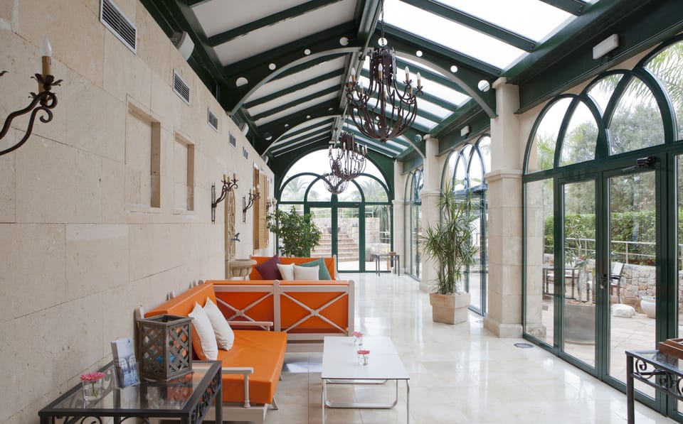 Couples treatment rooms, sauna, hot tub, steam room, Turkish bath