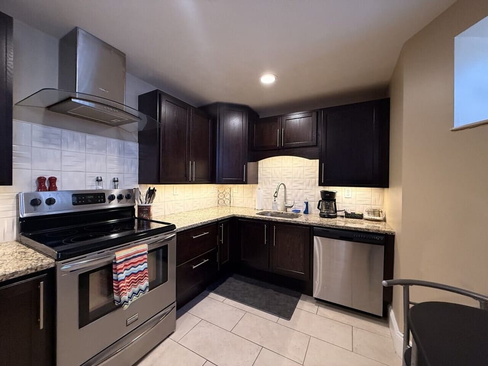 Whether you`re a seasoned chef or simply enjoy cooking your favorite meals, our full kitchen with stainless steel appliances is sure to inspire your culinary adventures.