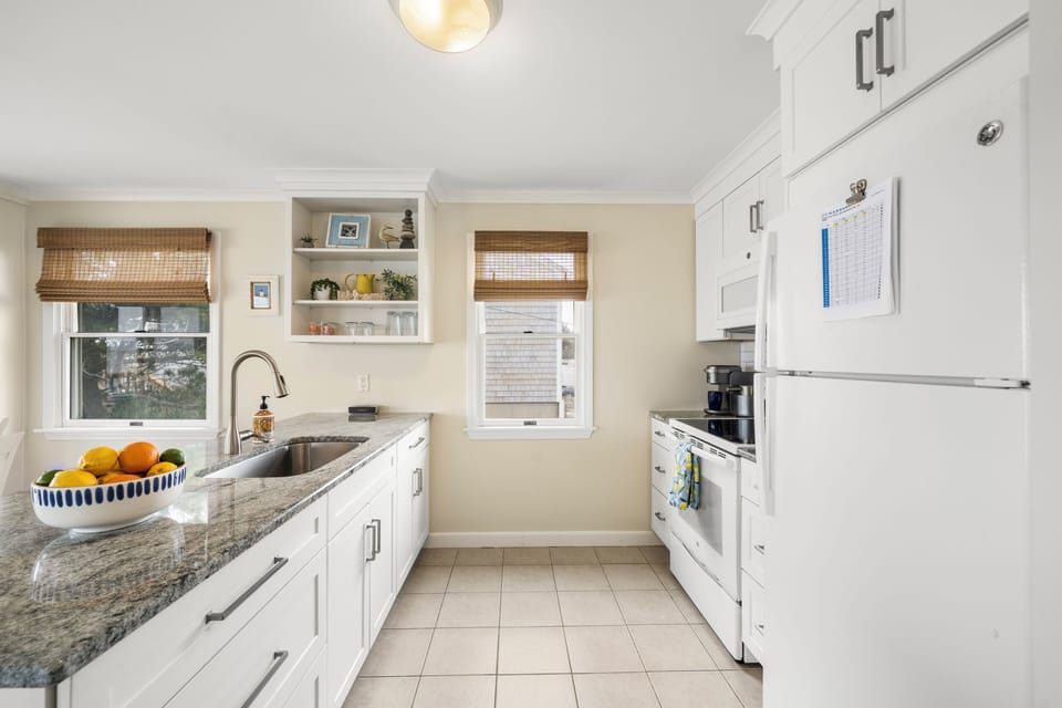 Fully stocked kitchen w/ multiple coffee options!