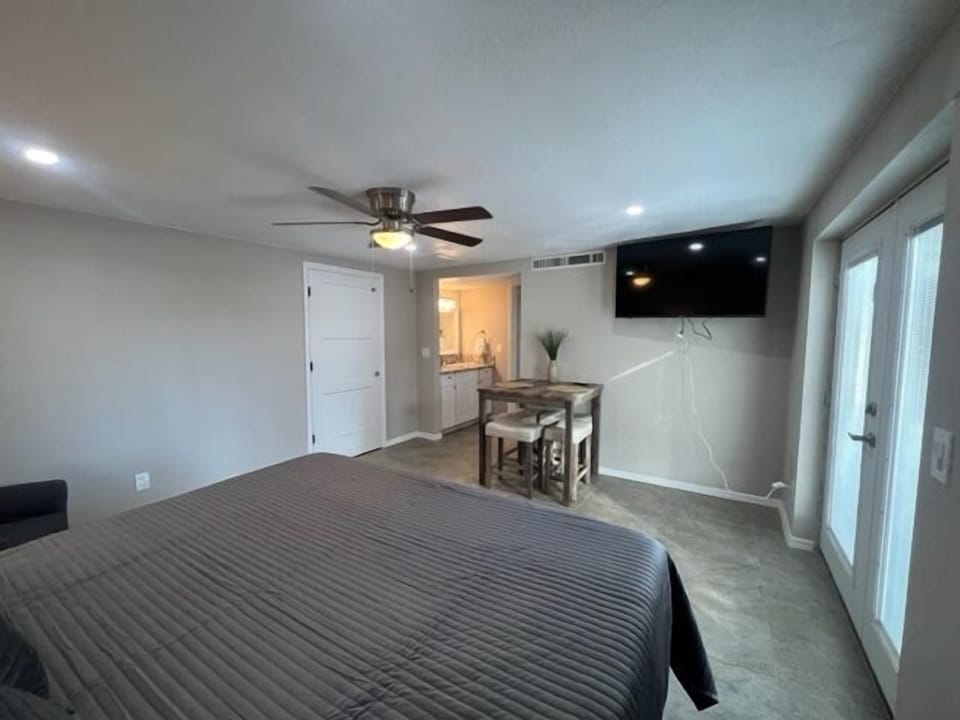 Kingsize Bed 55 inch Smart TV