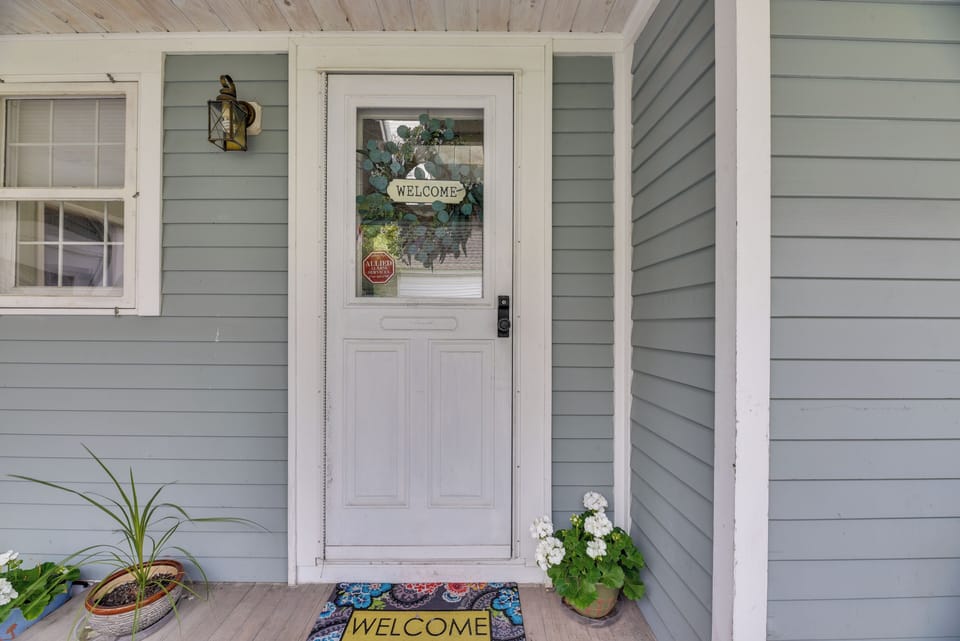 Front Porch | Other Units On-Site | Shared Porch, Bicycles, Hammock & Kayak