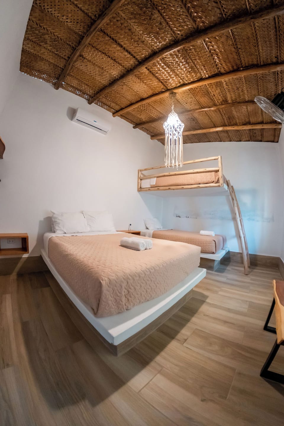 Premium bedding, minibar, WiFi (free), bed sheets