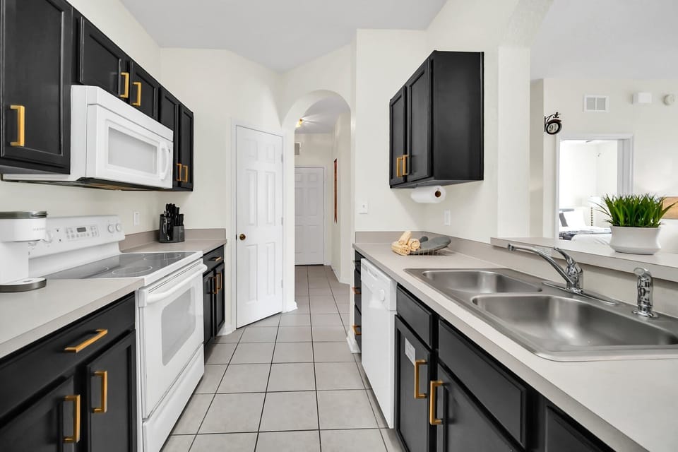 Apartment (2 Bedrooms) | Private kitchen | Microwave, oven, stovetop, dishwasher