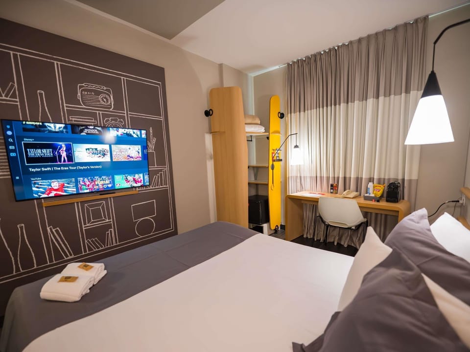 Superior Room, 1 Double Bed | Minibar, desk, soundproofing, free WiFi