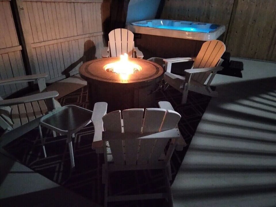 Indoor spa tub
