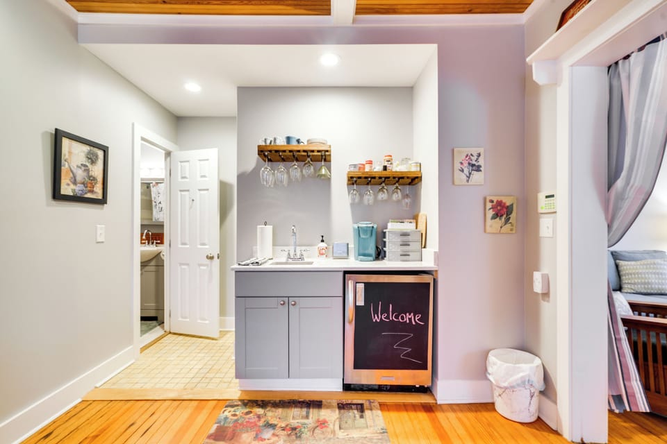Kitchenette | Keurig | Mini Fridge