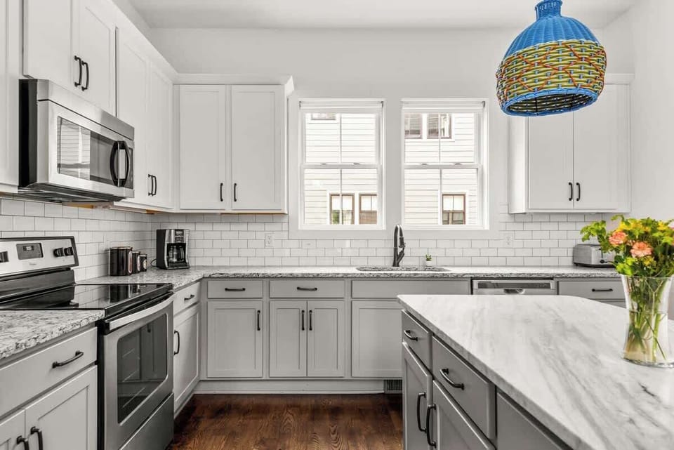 Beautiful modern kitchen!