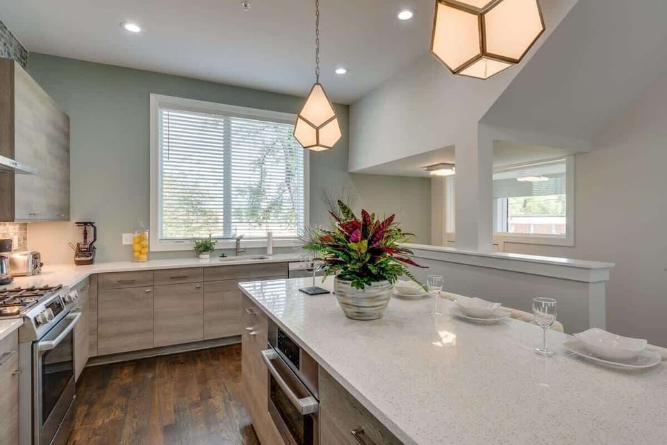 Expansive island and eat-in kitchen.  Perfect for lazy mornings while enjoying your vacation. 