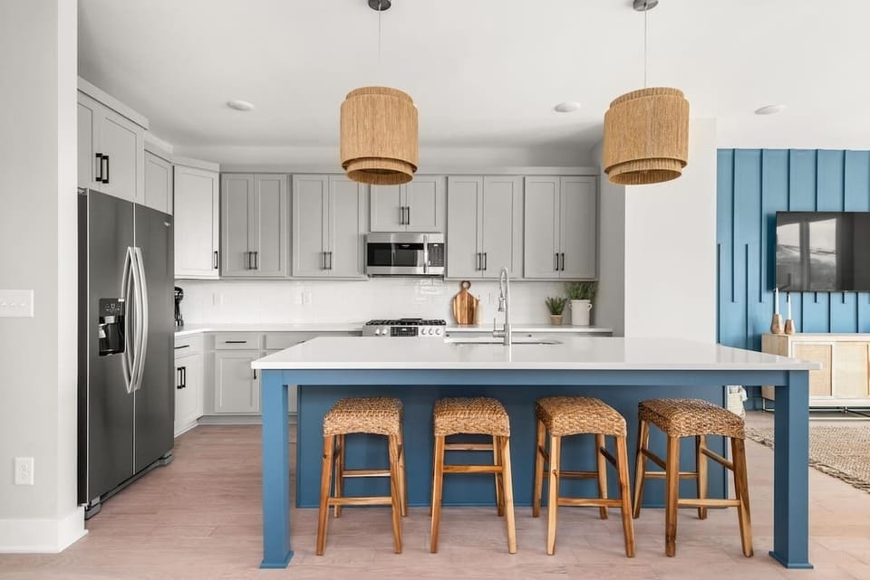Beautiful modern kitchen, large island with seating