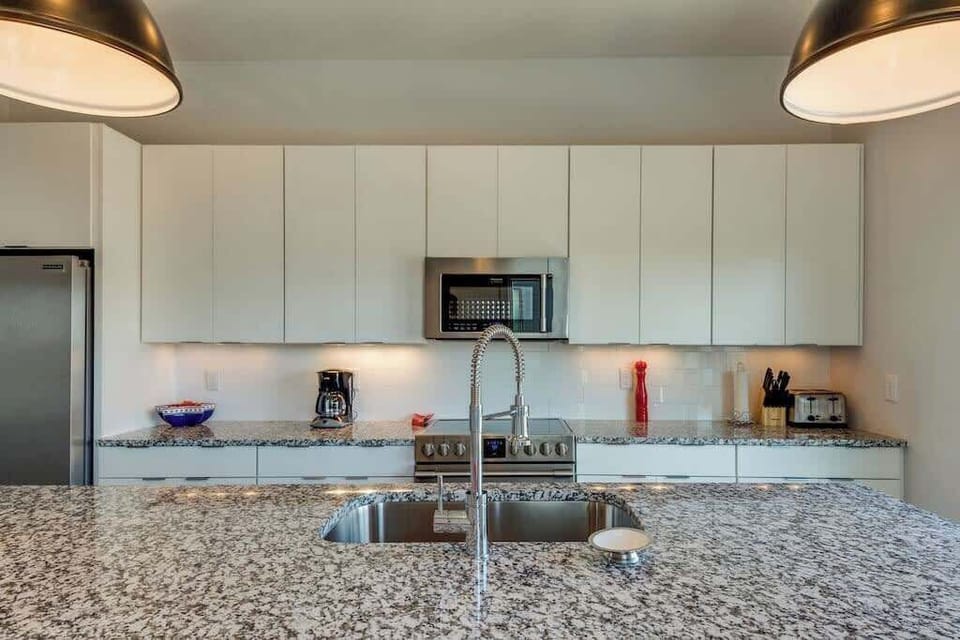 Large kitchen perfect for entertaining 
