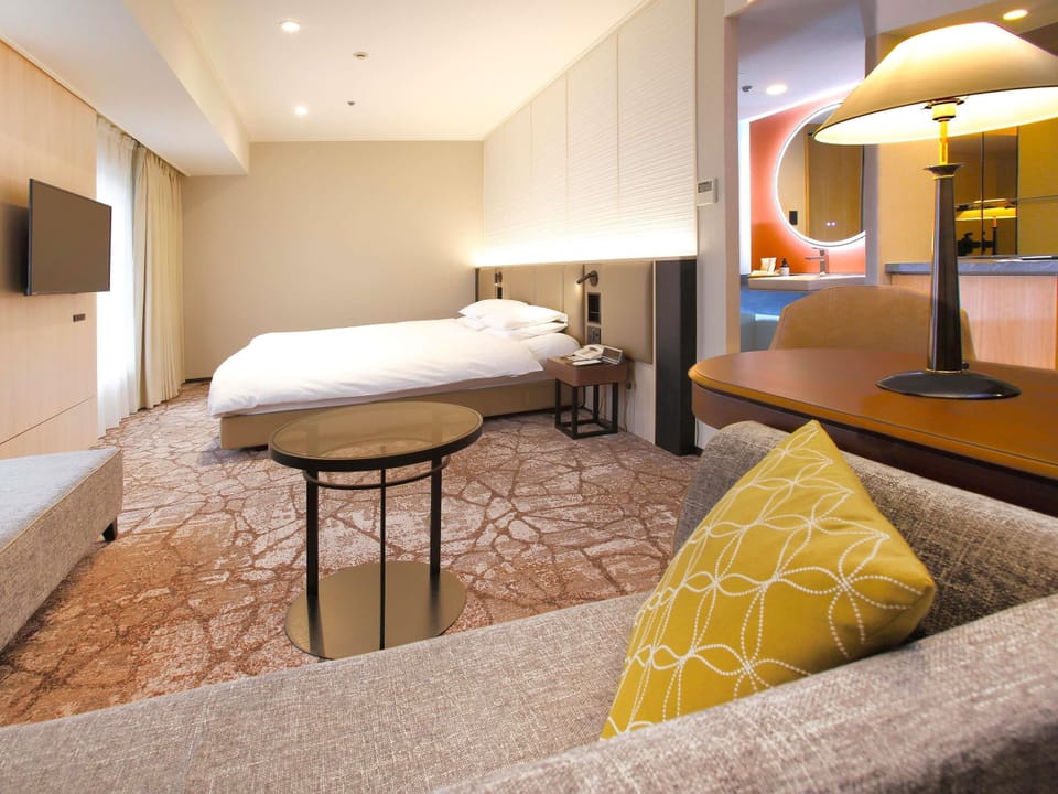 Privilege, Room, 1 King Bed, Non Smoking | Down comforters, minibar, in-room safe, desk
