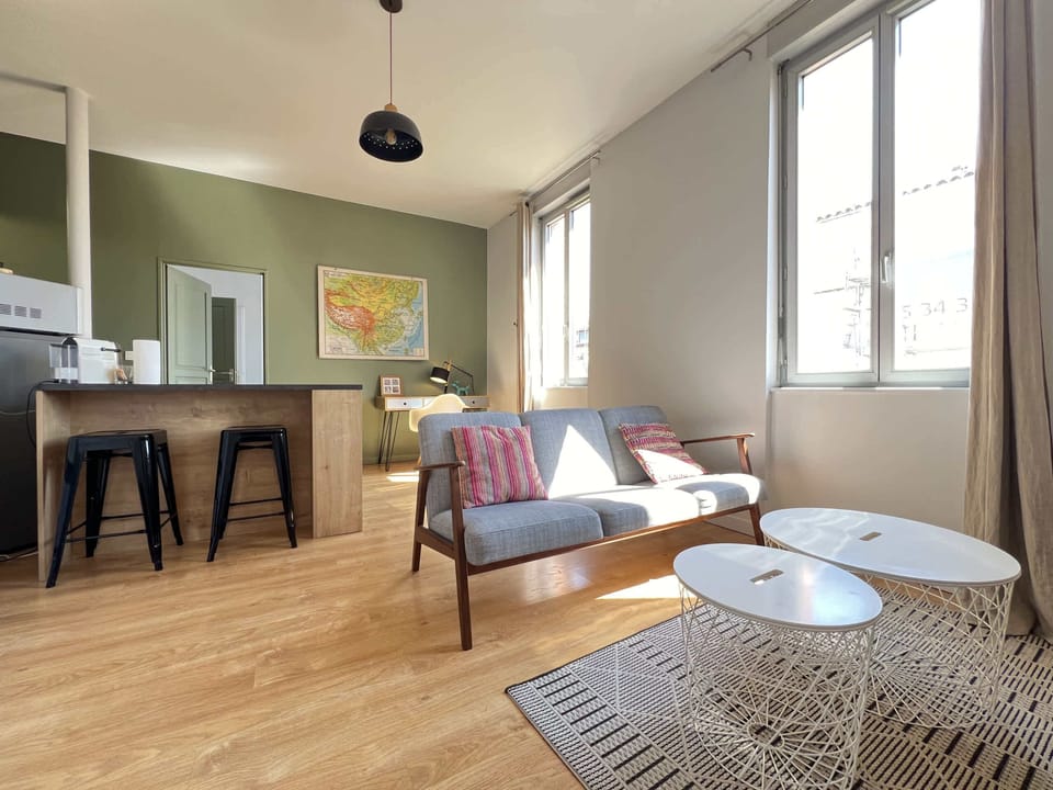 Entrée de l'appartement avec couloir desservant toutes les pièces, Le Saint-Aubin Toulouse