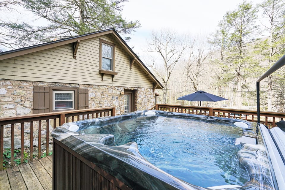 Outdoor spa tub