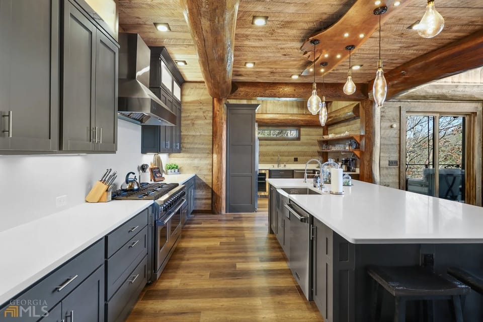Kitchen Counter Space and Extra Large Viking Fridge