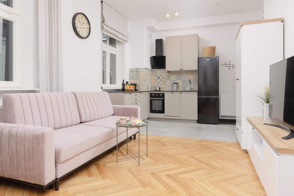Bright living room and functionally equipped kitchenette.