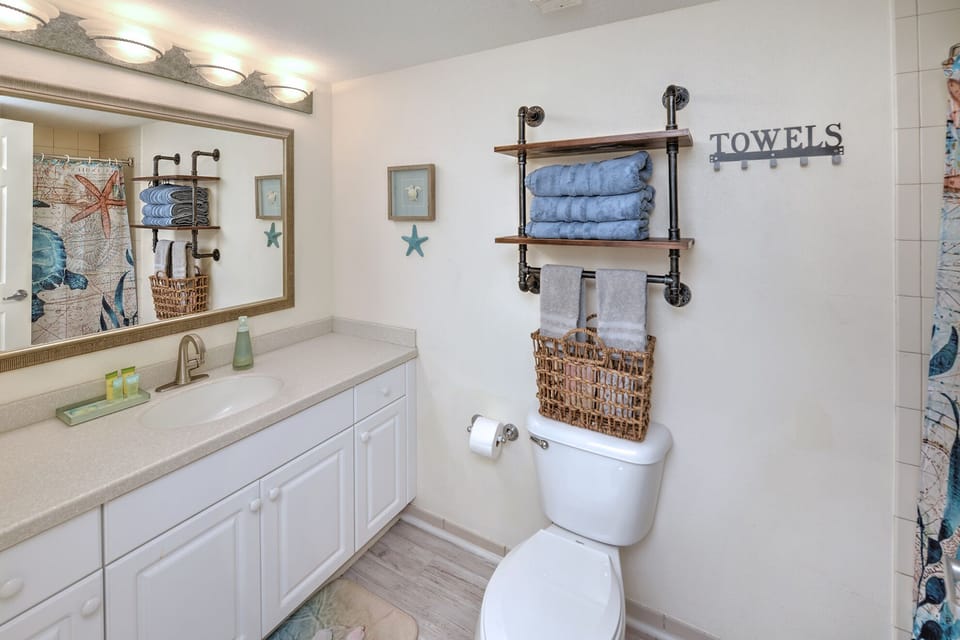Clean, Fresh Bathroom - Hairdryer Included