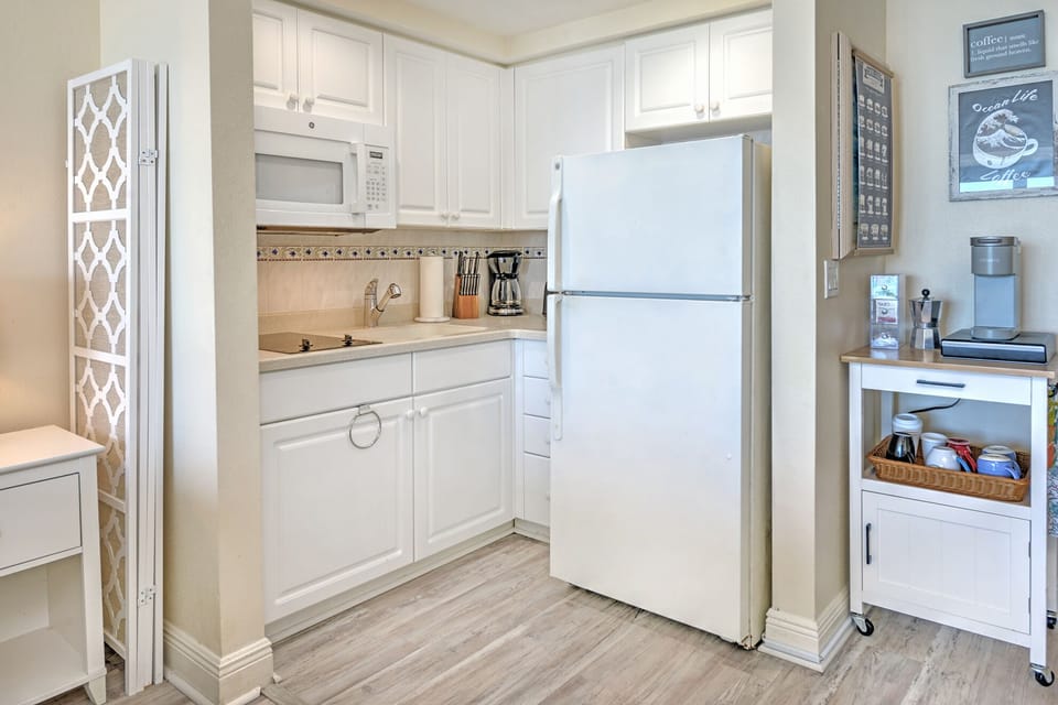 Efficiency Kitchenette included! Ready for snacks and light meals. 🍎 #StudioApartment